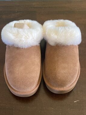 UGG Slippers New in Box -Women’s 7